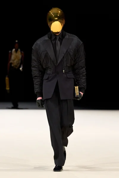 Look 49